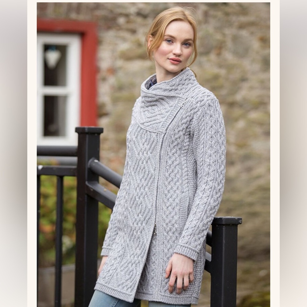 Aran Mõr | Aran Knit Coatigan with Celtic Knot Side Zip in Soft Grey